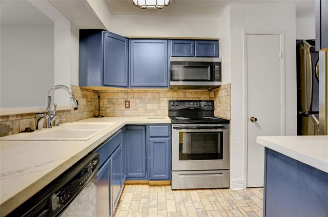 8020 Braesmain Drive 1806, Houston, TX 77025