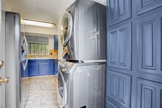 8020 Braesmain Drive 1806, Houston, TX 77025