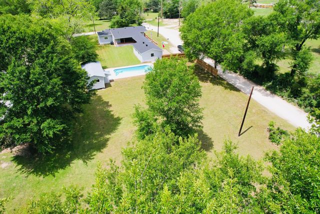 690 N Barbee Street, Lovelady, TX 75851