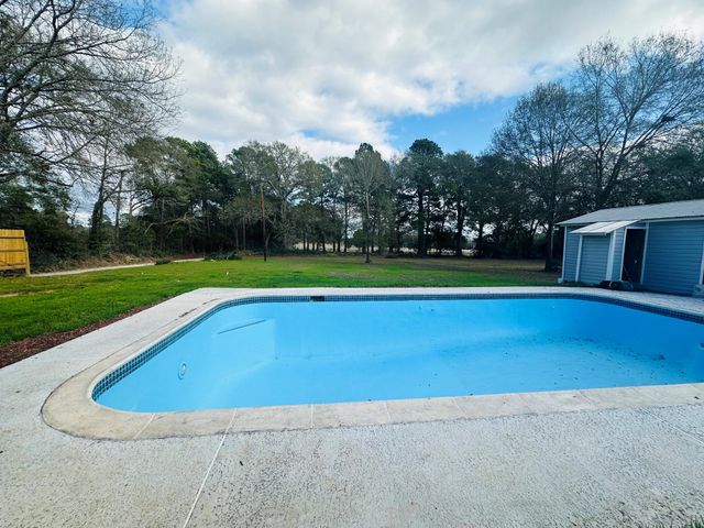 690 N Barbee Street, Lovelady, TX 75851