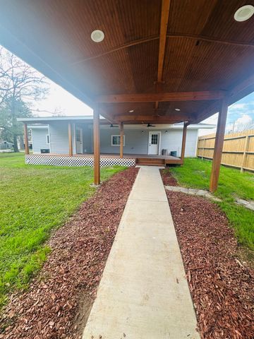 690 N Barbee Street, Lovelady, TX 75851