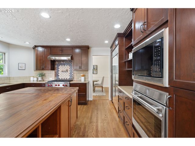 5710 SOUTHWOOD Dr, Lake Oswego, OR 97035