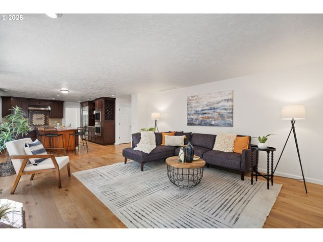 5710 SOUTHWOOD Dr, Lake Oswego, OR 97035