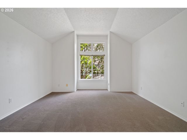 5710 SOUTHWOOD Dr, Lake Oswego, OR 97035
