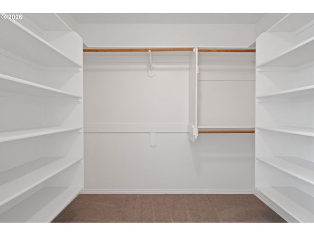 5710 SOUTHWOOD Dr, Lake Oswego, OR 97035