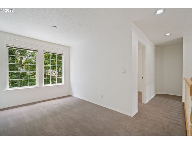 5710 SOUTHWOOD Dr, Lake Oswego, OR 97035