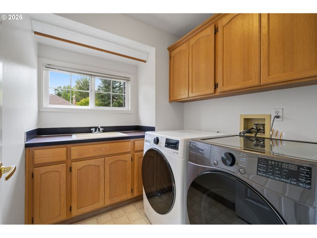 5710 SOUTHWOOD Dr, Lake Oswego, OR 97035