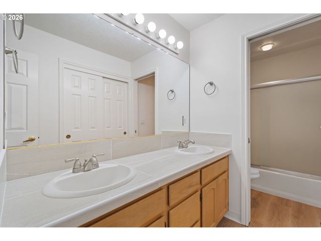 5710 SOUTHWOOD Dr, Lake Oswego, OR 97035