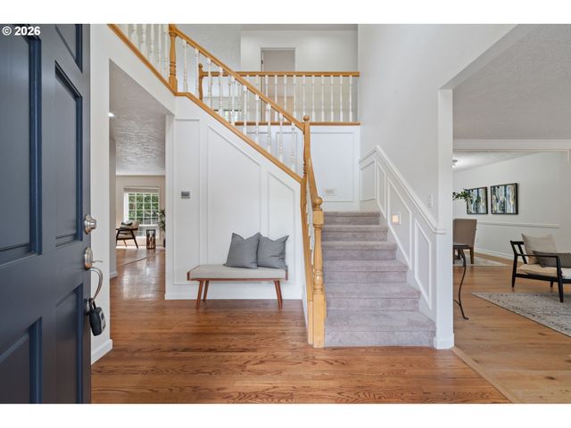 5710 SOUTHWOOD Dr, Lake Oswego, OR 97035