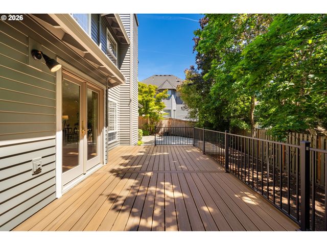 5710 SOUTHWOOD Dr, Lake Oswego, OR 97035