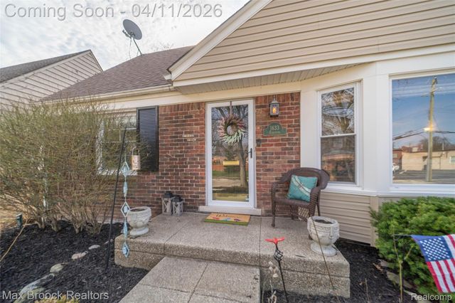 1633 Edgewood Drive, Royal Oak, MI 48067