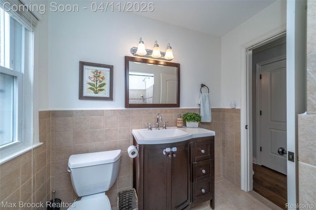 1633 Edgewood Drive, Royal Oak, MI 48067