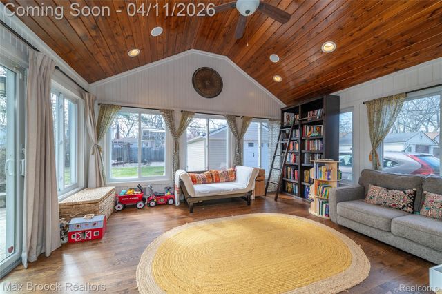 1633 Edgewood Drive, Royal Oak, MI 48067