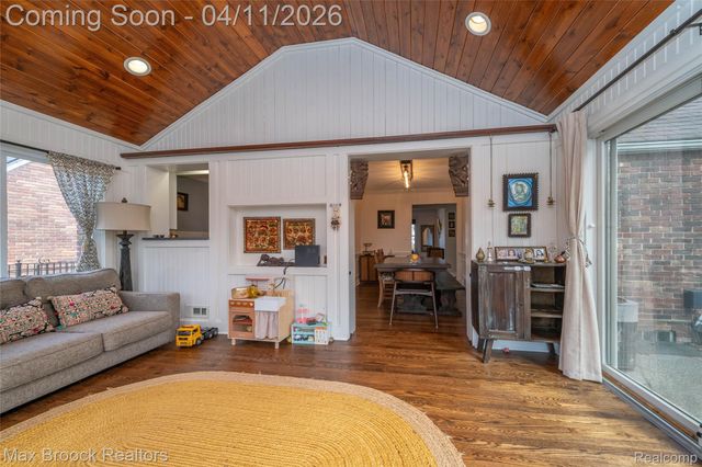 1633 Edgewood Drive, Royal Oak, MI 48067