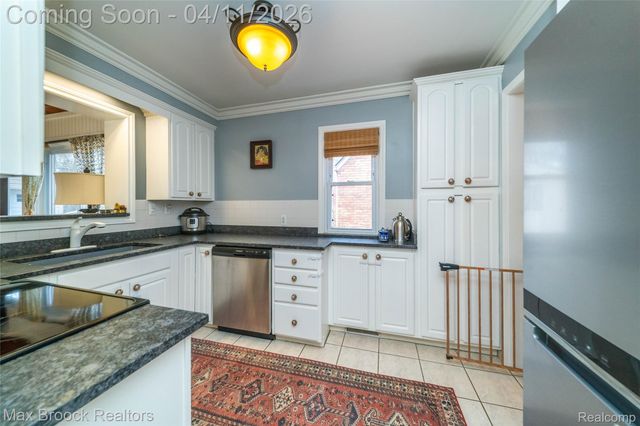 1633 Edgewood Drive, Royal Oak, MI 48067