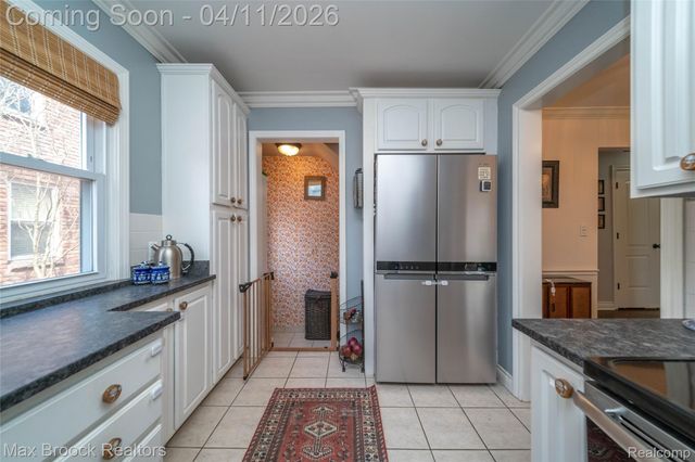 1633 Edgewood Drive, Royal Oak, MI 48067