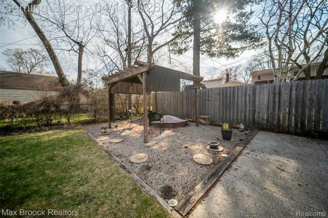 1633 Edgewood Drive, Royal Oak, MI 48067