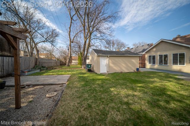 1633 Edgewood Drive, Royal Oak, MI 48067
