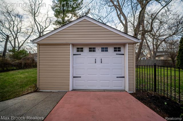 1633 Edgewood Drive, Royal Oak, MI 48067