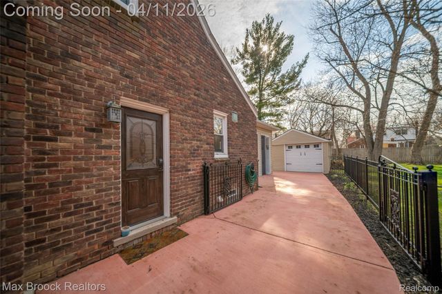 1633 Edgewood Drive, Royal Oak, MI 48067