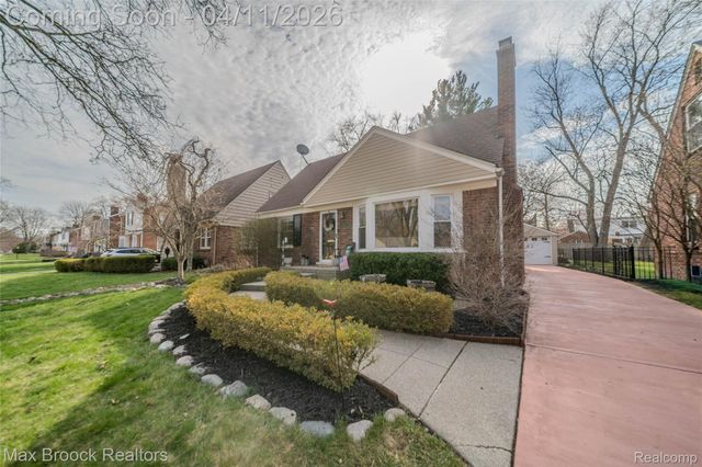 1633 Edgewood Drive, Royal Oak, MI 48067