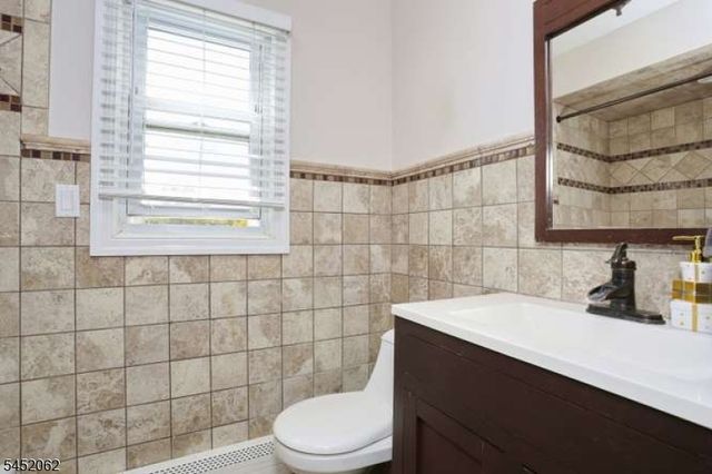 61 Intervale Rd, Parsippany-troy Hills Twp., NJ 07005