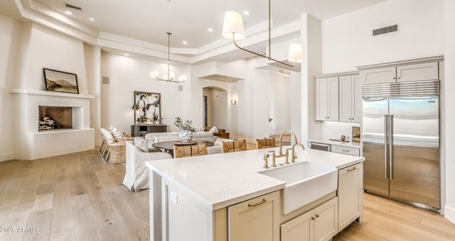 4401 E TAURUS Place, Chandler, AZ 85249