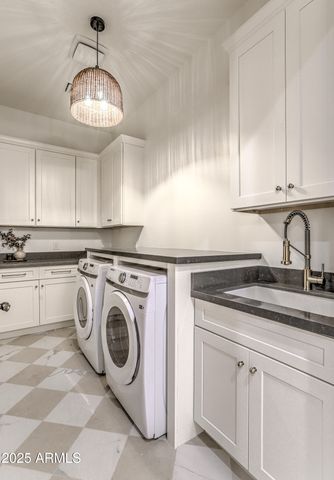 4401 E TAURUS Place, Chandler, AZ 85249