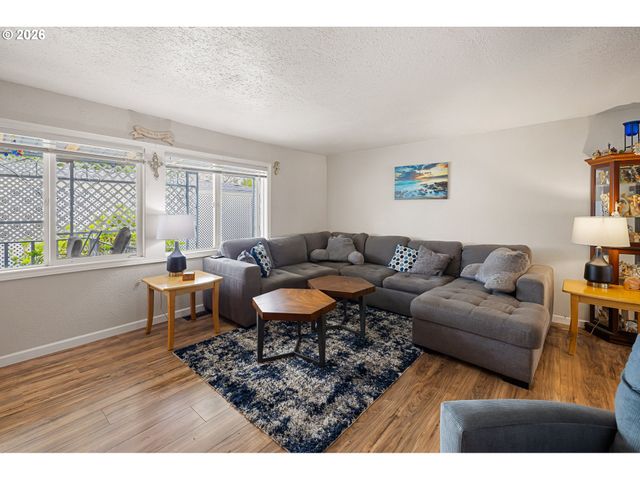 4800 BARGER Dr 39, Eugene, OR 97402