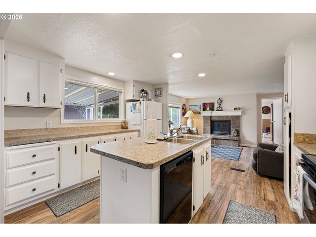 4800 BARGER Dr 39, Eugene, OR 97402