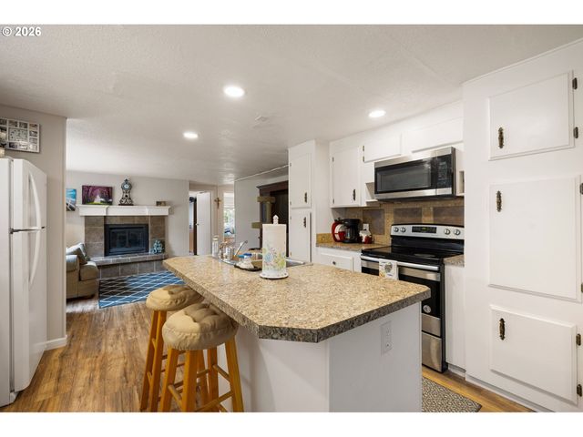 4800 BARGER Dr 39, Eugene, OR 97402