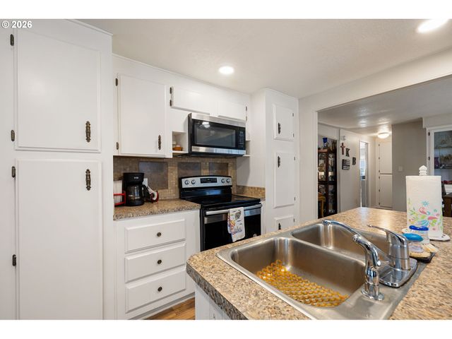 4800 BARGER Dr 39, Eugene, OR 97402