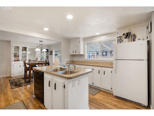 4800 BARGER Dr 39, Eugene, OR 97402