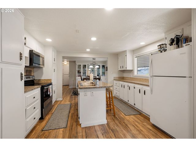 4800 BARGER Dr 39, Eugene, OR 97402