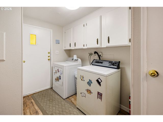 4800 BARGER Dr 39, Eugene, OR 97402