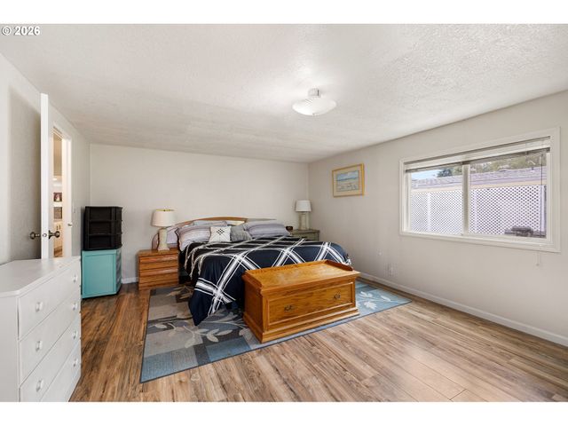 4800 BARGER Dr 39, Eugene, OR 97402