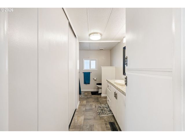 4800 BARGER Dr 39, Eugene, OR 97402