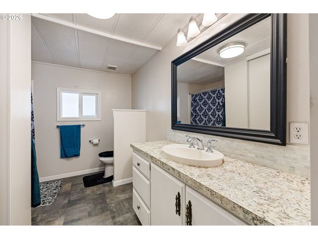 4800 BARGER Dr 39, Eugene, OR 97402