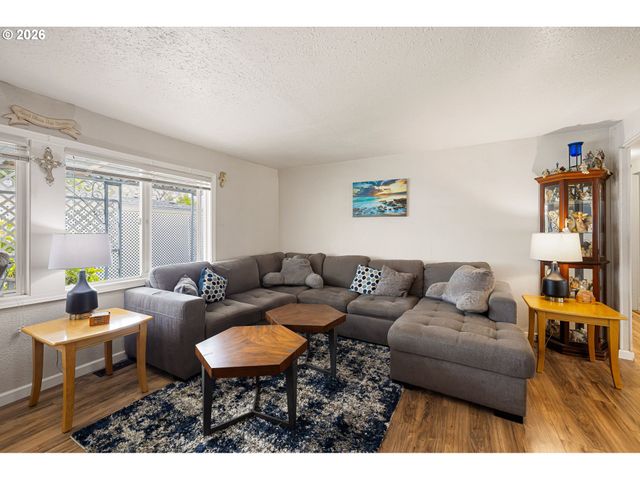 4800 BARGER Dr 39, Eugene, OR 97402