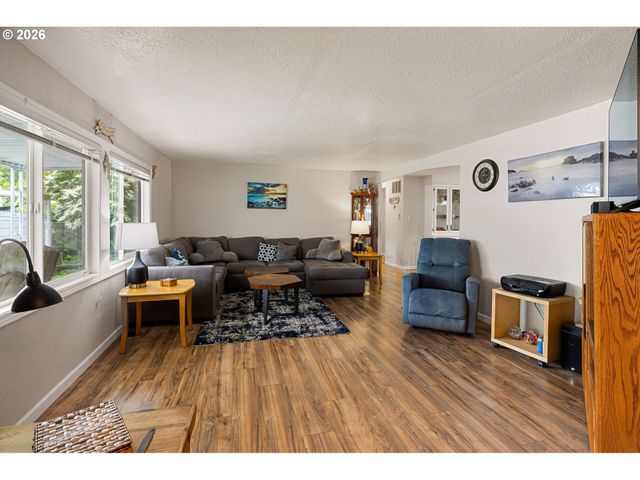 4800 BARGER Dr 39, Eugene, OR 97402