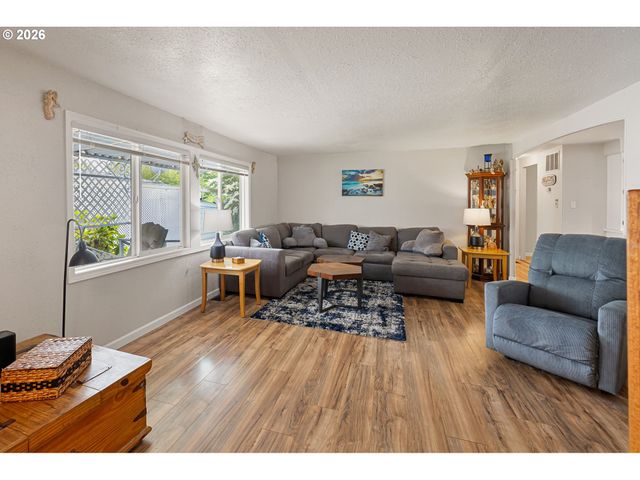 4800 BARGER Dr 39, Eugene, OR 97402