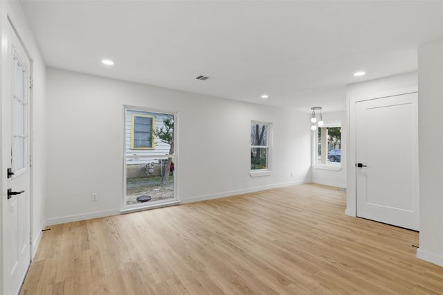 617 Ouida Street, Grand Prairie, TX 75051