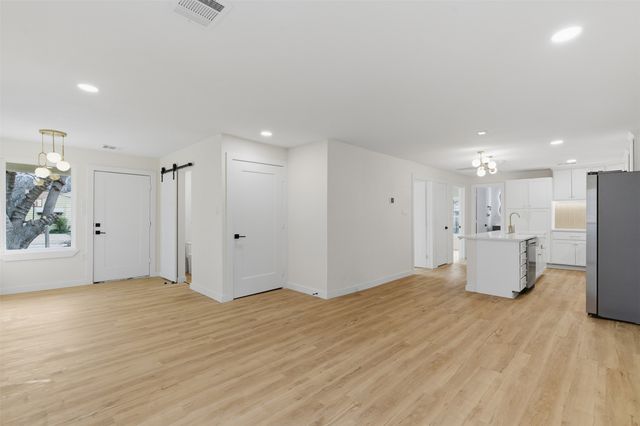 617 Ouida Street, Grand Prairie, TX 75051