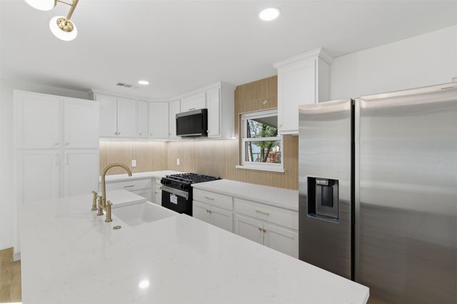 617 Ouida Street, Grand Prairie, TX 75051