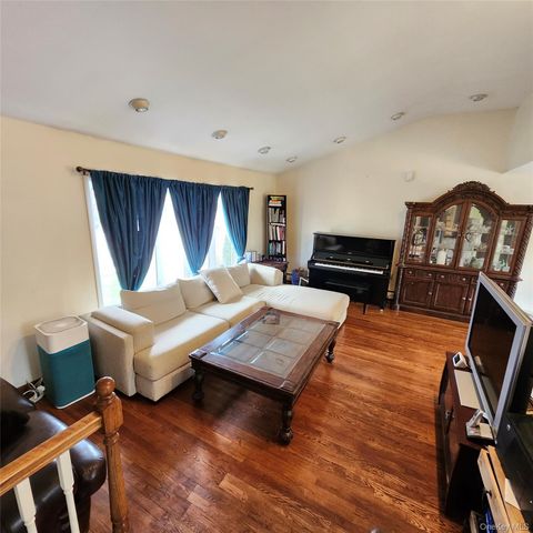 43 Forest Drive, Jericho, NY 11753