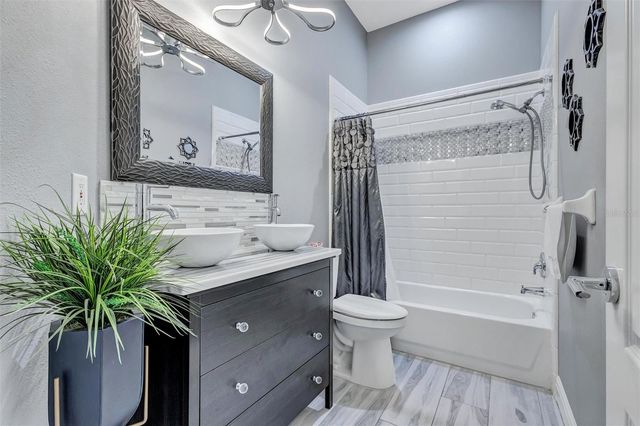 139 TALL TREES COURT, Sarasota, FL 34232