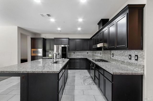 7012 Cardinal Ct, Vacaville, CA 95687