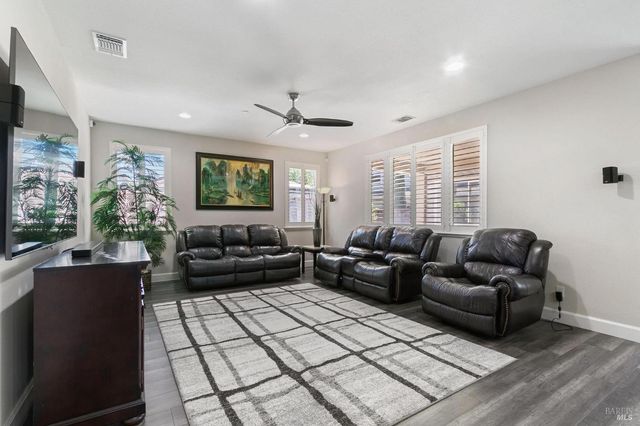 7012 Cardinal Ct, Vacaville, CA 95687