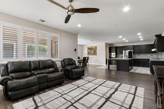 7012 Cardinal Ct, Vacaville, CA 95687