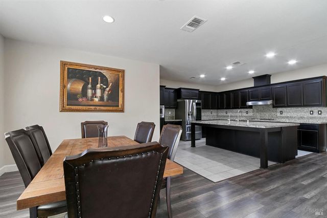 7012 Cardinal Ct, Vacaville, CA 95687